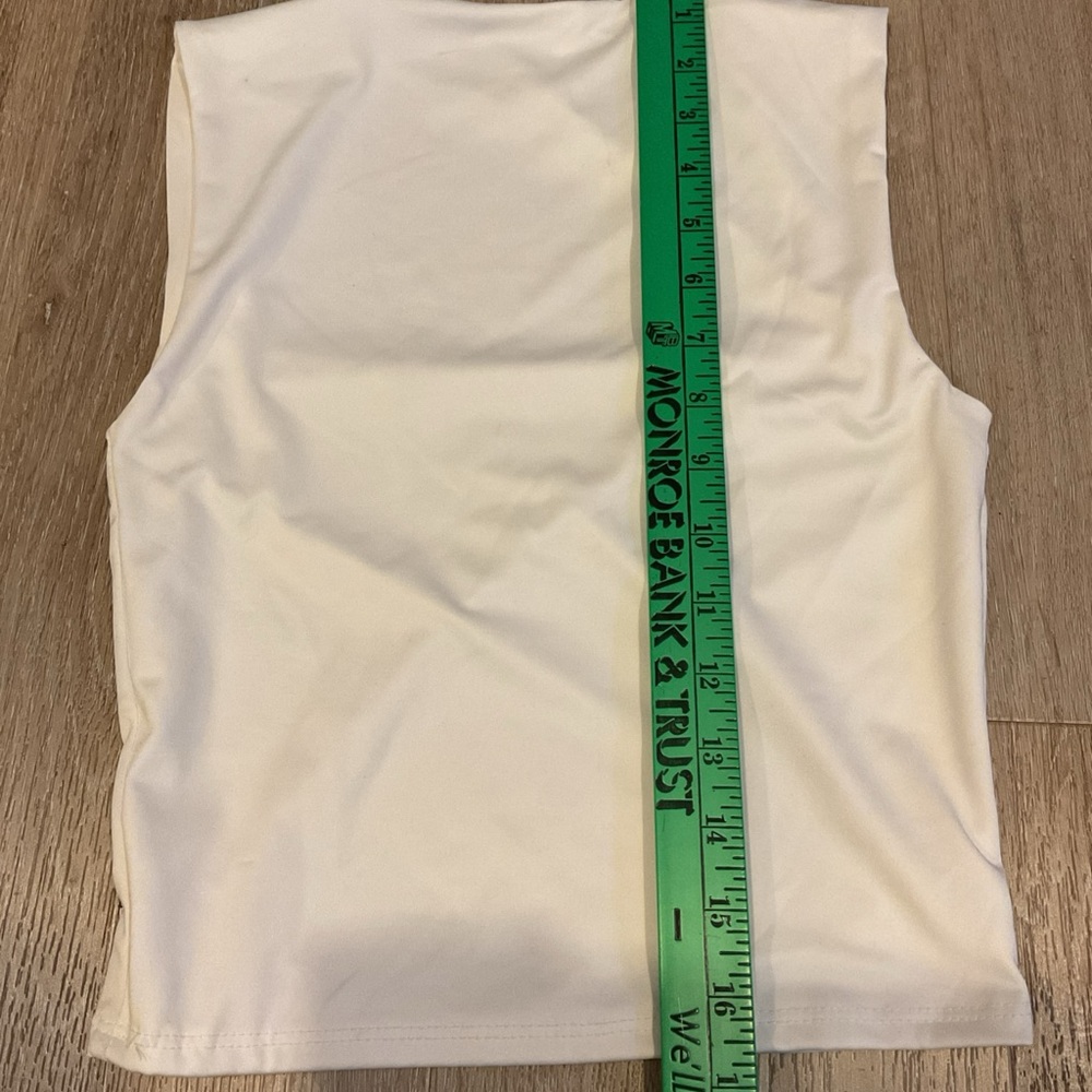 Live in the Moment - Elegant Cream Sleeveless Top - Ladies Size Small - Picture 9 of 9